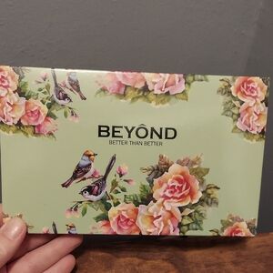 BEYOND shimmer and matte eyeshadow pallet